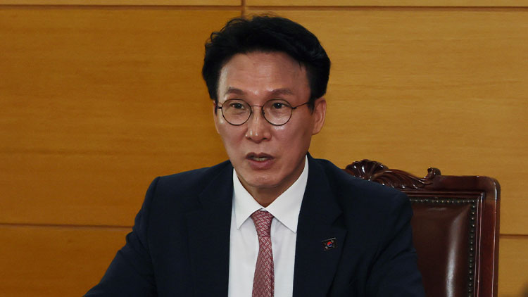 김민석 국무총리 후보자가 5일 서울 종로구 통의동 금융감독연수원에 마련된 인사청문회 준비 사무실에서 열린 간부들과의 회의에서 인사말을 하고 있다. /연합뉴스