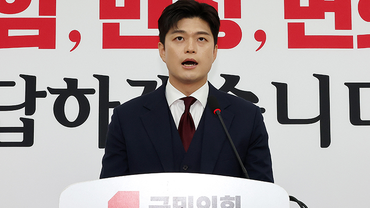 국민의힘 김용태 비상대책위원장이 8일 국회에서 현안관련 기자회견을 열고 발언하고 있다./연합뉴스