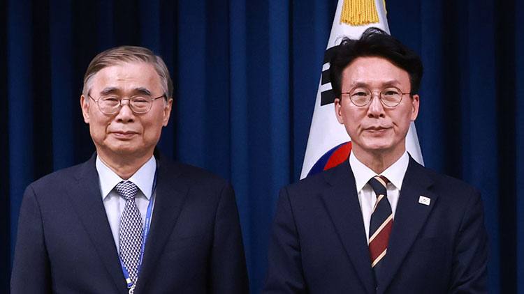 이종석 국가정보원장 후보자와 김민석 국무총리 후보자 /연합뉴스 