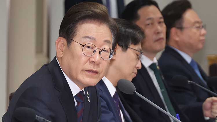 이재명 대통령이 10일 서울 용산 대통령실에서 국무회의를 하고 있다. /연합뉴스
