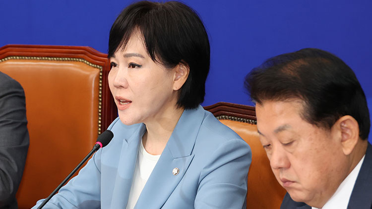 더불어민주당 전현희 최고위원이 11일 서울 여의도 국회에서 열린 최고위원회의에서 발언하고 있다. /연합뉴스