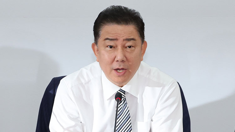 더불어민주당 김병기 당대표 직무대행 겸 원내대표가 17일 서울 여의도 국회에서 열린 원내대책회의에서 발언하고 있다. /연합뉴스