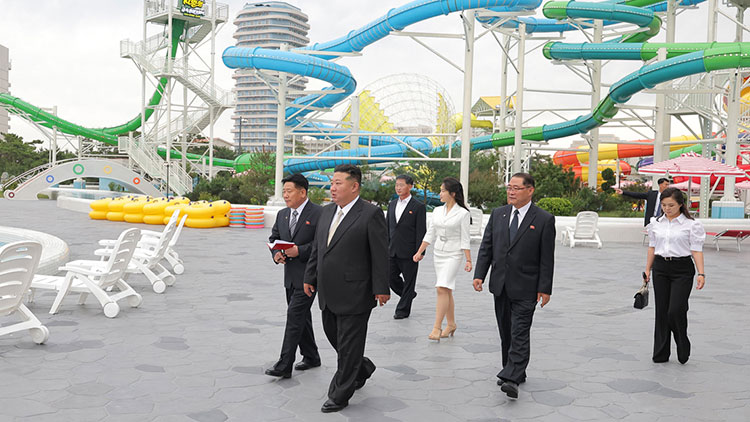 북한의 대형 해변 리조트 단지인 강원도 원산 갈마 해안관광지구가 준공됐다. 조선중앙통신은 26일 김정은 국무위원장이 참석한 가운데 "원산갈마해안관광지구 준공식이 24일에 성대히 진행됐다"고 보도했다. /연합뉴스