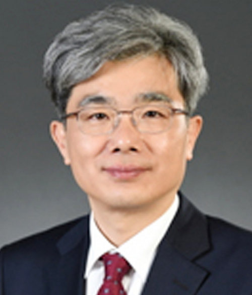 대통령실은 이재명 대통령이 26일 신임 헌법재판소장에 김상환 제주대 법학전문대학원 석좌교수를 지명했다고 강훈식 대통령비서실장의 인사브리핑을 통해 발표했다.  /연합뉴스