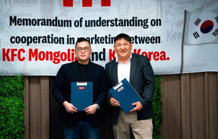 지난 5월13일 신호상 KFC코리아 대표(왼쪽)가 KFC몽골 대표와 업무협약을 체결했다 / KFC코리아 제공