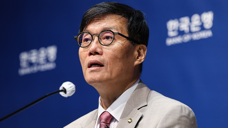 이창용 한국은행 총재가 10일 서울 중구 한국은행에서 열린 금융통화위원회 금리 결정에 대한 기자간담회에서 발언하고 있다.  /사진공동취재단 