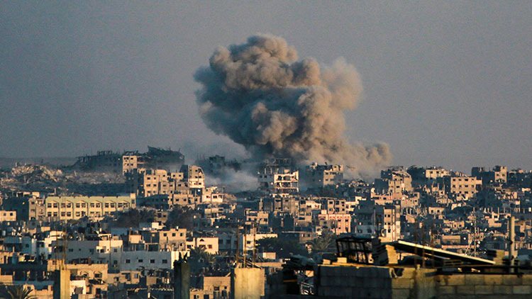 가자지구에서 이스라엘의 공습으로 연기가 피어오르는 모습 /AFP=연합뉴스