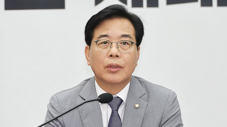  국민의힘 송언석 비상대책위원장 겸 원내대표가 15일 국회에서 열린 원내대책회의에서 발언하고 있다. /연합뉴스