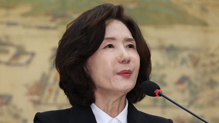 이진숙 사회부총리 겸 교육부 장관 후보자가 16일 서울 여의도 국회 교육위원회에서 열린 인사청문회에서 의원 질의에 답변하고 있다. /연합뉴스