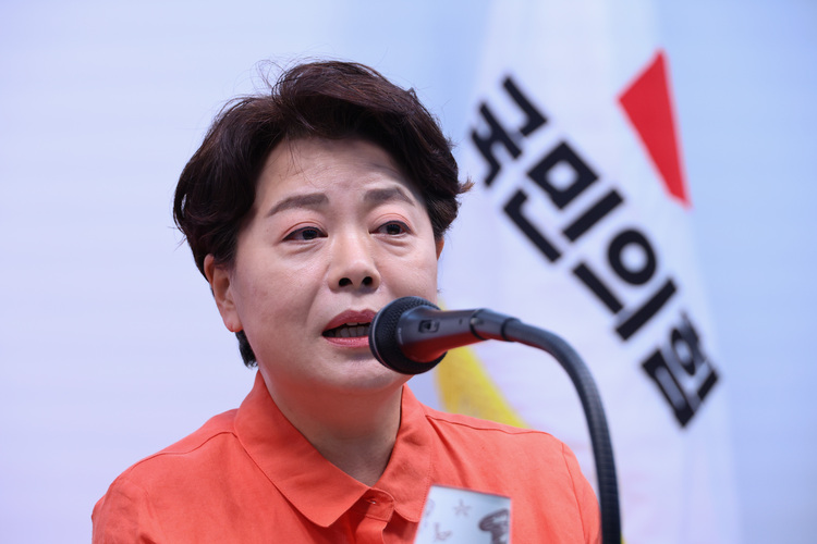 국민의힘 윤희숙 혁신위원장이 16일 서울 여의도 중앙당사에서 인적쇄신 등 개혁방안과 관련해 기자간담회를 하고 있다.  /연합뉴스