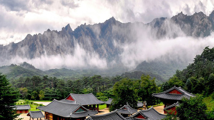 북한은 금강산이 유네스코 세계문화 및 자연유산으로 등록됐다고 조선중앙통신이 16일 보도했다. /연합뉴스