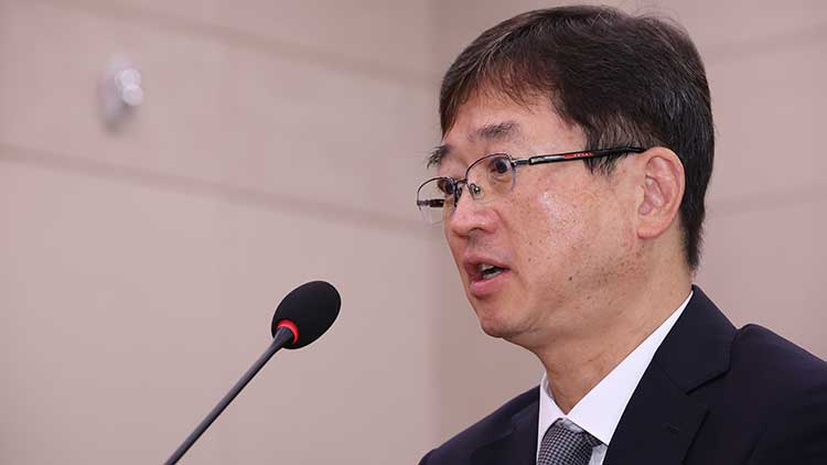 오영준 헌법재판관 후보자가 18일 서울 여의도 국회 법제사법위원회에서 열린 인사청문회에서 의원질의에 답하고 있다. /연합뉴스 