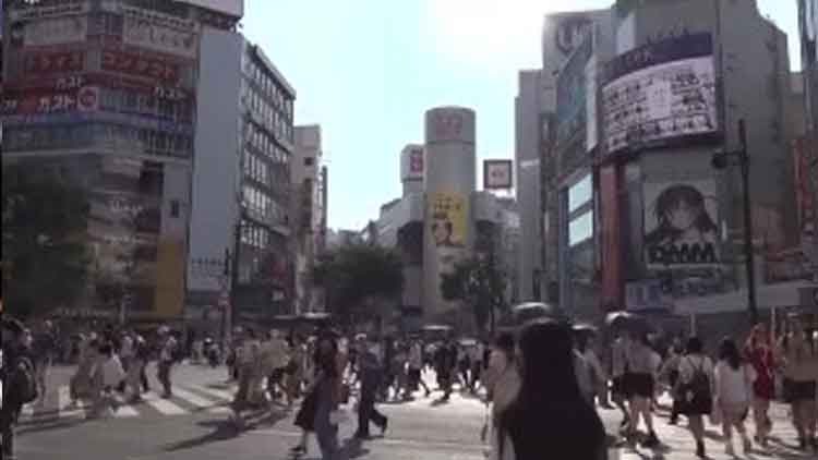 기사 이해를 돕기 위한 사진. 일본 도쿄 시부야에서 횡단보도를 건너는 사람들 모습 /TV조선 방송화면 캡처