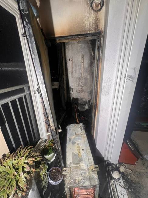 불이 난 아파트 에어컨 실외기실 / 경기소방본부 제공