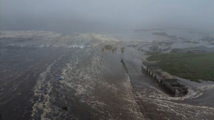 캄차카반도 해안도시 덮친 쓰나미 /REUTERS=연합뉴스     