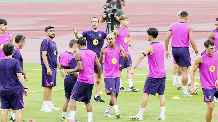 지난 30일 오후 경기도 고양종합운동장에서 스페인 프로축구 FC바르셀로나 선수들이 훈련하고 있다. /연합뉴스