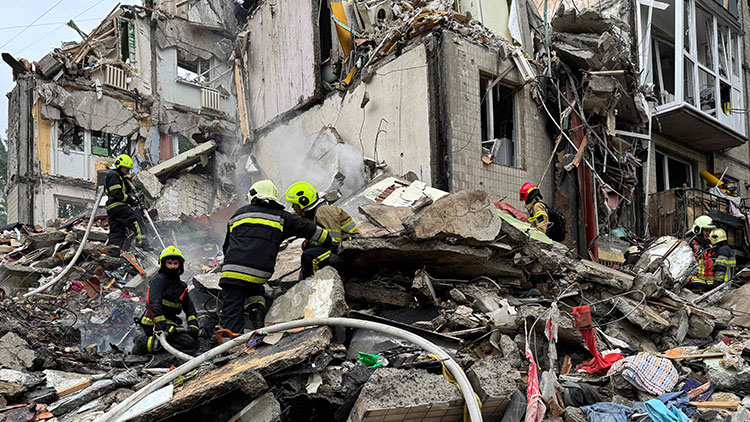 러시아의 공습으로 파괴된 키이우 주택의 모습 /AFP=연합뉴스 