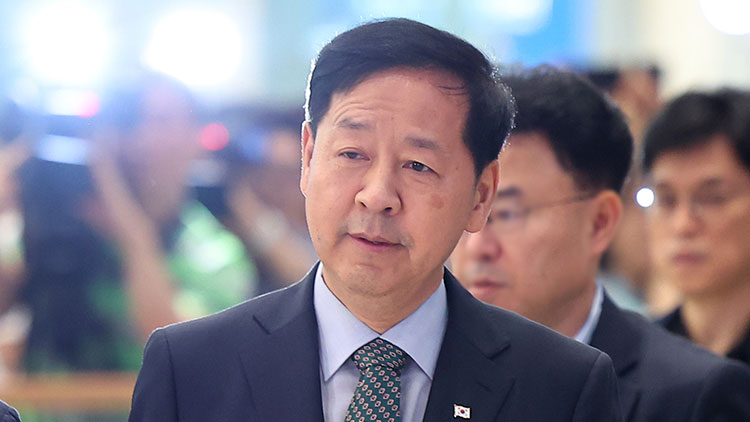 미국과의 무역협상을 마친 구윤철 경제부총리 겸 기획재정부 장관이 지난 1일 인천국제공항 제2여객터미널을 통해 귀국하는 모습 /연합뉴스