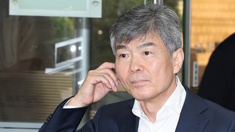 김건희 여사의 최측근으로 알려진 이종호 전 블랙펄인베스트 대표가 5일 영장실질심사를 받기 위해 서울중앙지법에 출석하고 있다. /연합뉴스