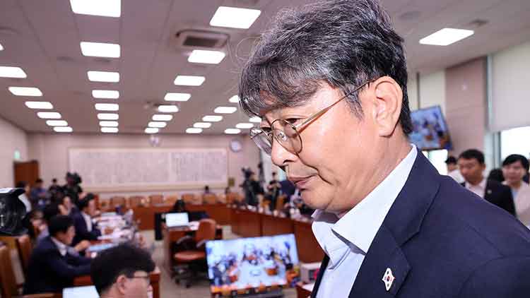 민주당 소속인 이춘석 국회 법제사법위원회 위원장 /연합뉴스