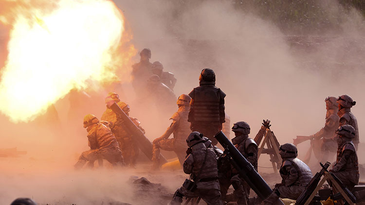 북한은 지난 11일 전군의 전쟁수행능력과 임전태세를 완비하기 위한 인민군 총참모부의 전투훈련계획에 따라 조선인민군 대연합부대관하 전술적 포병구분대들의 사격훈련경기를 진행했다고 조선중앙통신이 12일 보도했다. 이번 훈련은 박정천 노동당 중앙군사위원회 부위원장 겸 당 중앙위원회 비서가 참관했으며, 리영길 인민군 총참모장이 동행했다. 김정은 국무위원장은 참관하지 않았다. /조선중앙통신·연합뉴스