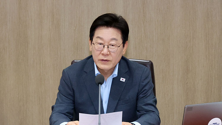 이재명 대통령이 12일 서울 용산 대통령실에서 열린 국무회의에서 발언하고 있다./연합뉴스