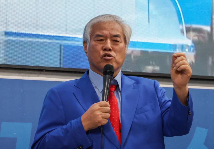 13일 서울 성북구 사랑제일교회에서 전광훈 목사가 8.15, 8.16 집회 관련 긴급기자회견을 하고 있다. /연합뉴스 