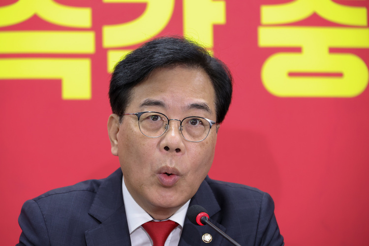 국민의힘 송언석 비상대책위원장 겸 원내대표가 14일 서울 여의도 중앙당사에서 열린 비상대책위 회의에서 발언하고 있다.  /연합뉴스 