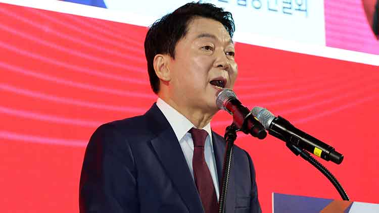 지난 13일 오후 대전 서구 배재대학교에서 열린 국민의힘 충청·호남권 합동연설회에서 당 대표 후보로 나선 안철수 후보가 연설하고 있다. /연합뉴스