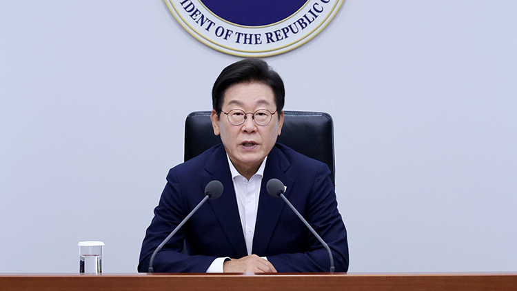 이재명 대통령이 14일 서울 용산 대통령실 청사에서 열린 7차  수석·보좌관 회의에서 발언하고 있다./연합뉴스