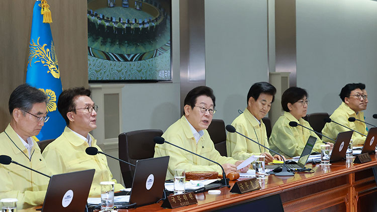 이재명 대통령이 18일 서울 용산 대통령실 청사에서 열린 을지 국무회의를 주재하고 있다. /연합뉴스