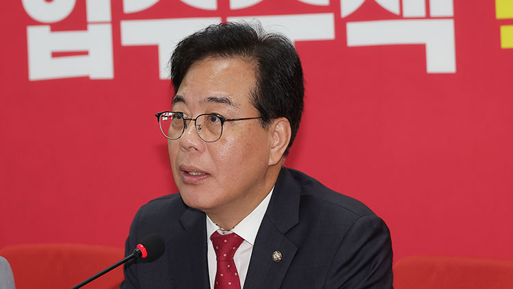 국민의힘 송언석 비상대책위원장 겸 원내대표가 20일 서울 여의도 중앙당사에서 기자간담회를 하고 있다. /연합뉴스