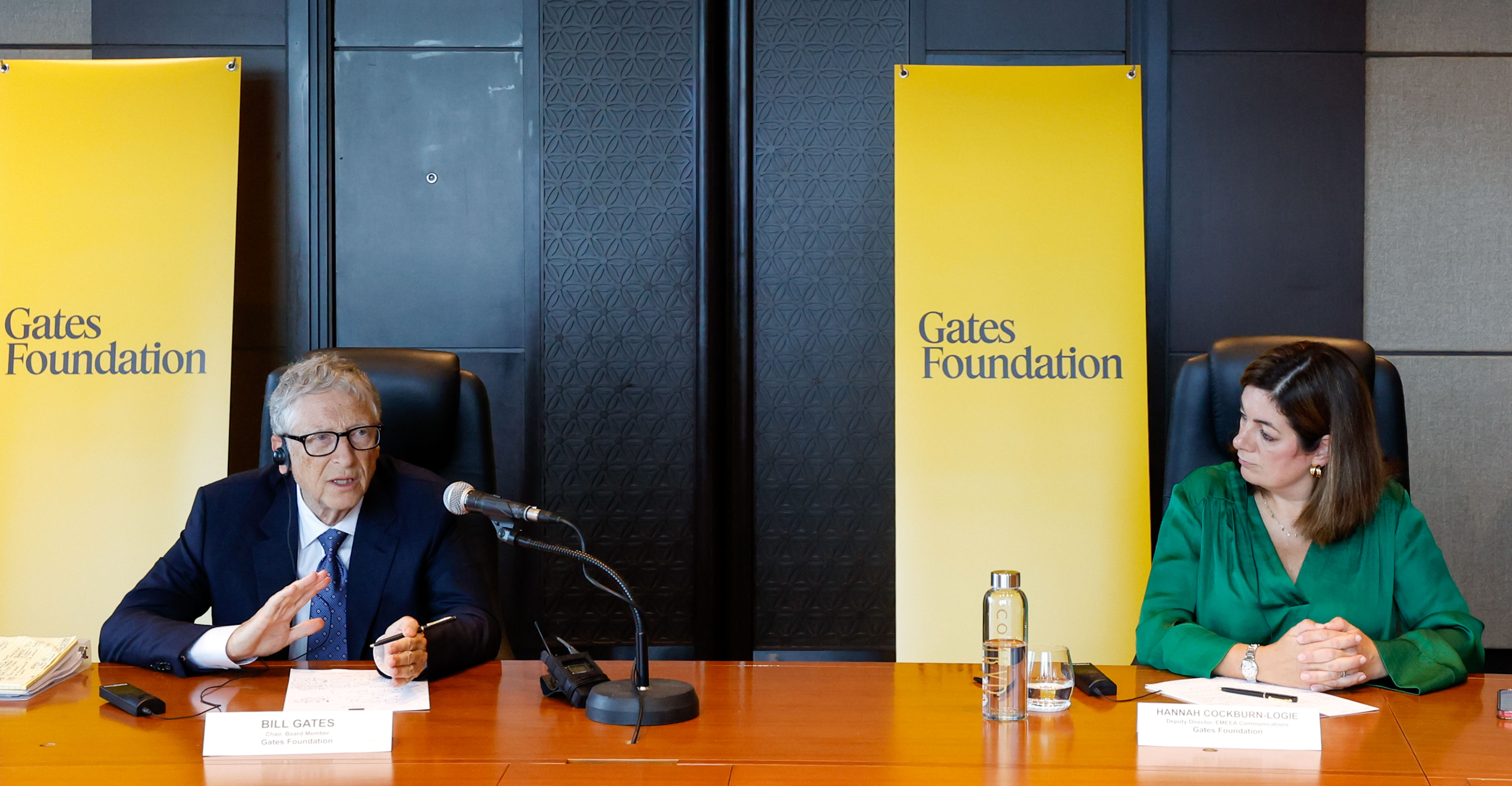 빌 게이츠 게이츠재단 이사장이 21일 서울의 한 호텔에서 외교부 출입기자단과 기자간담회를 하고 있다. /외교부 공동취재단