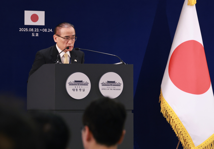 위성락 국가안보실장이 24일 일본 도쿄의 한국프레스센터가 마련된 호텔에서 이재명 대통령의 일본 방문 관련 브리핑을 하고 있다. /연합뉴스 