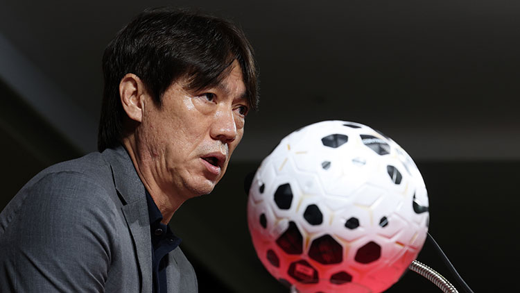 홍명보 축구 국가대표팀 감독이 25일 오후 서울 종로구 축구회관에서 9월 A매치 2연전에 나설 대표팀 명단을 발표하고 있다. /연합뉴스 