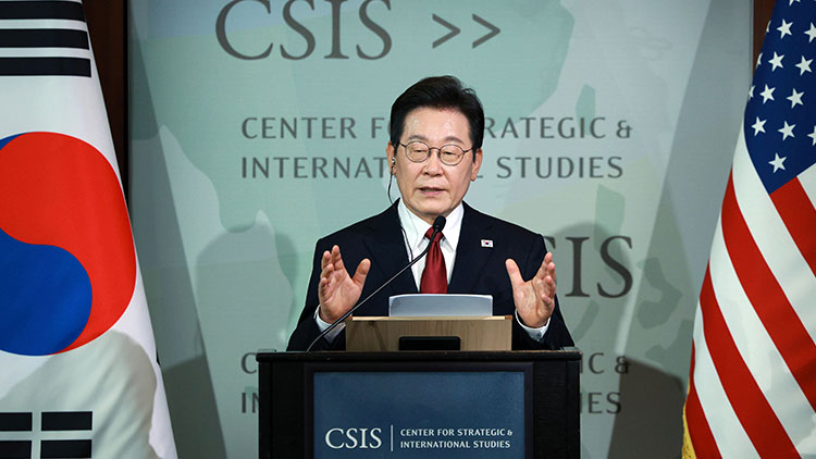 이재명 대통령이 25일(현지시간) 미국 워싱턴DC 국제전략문제연구소(CSIS)에서 정책 연설을 하고 있다. /연합뉴스