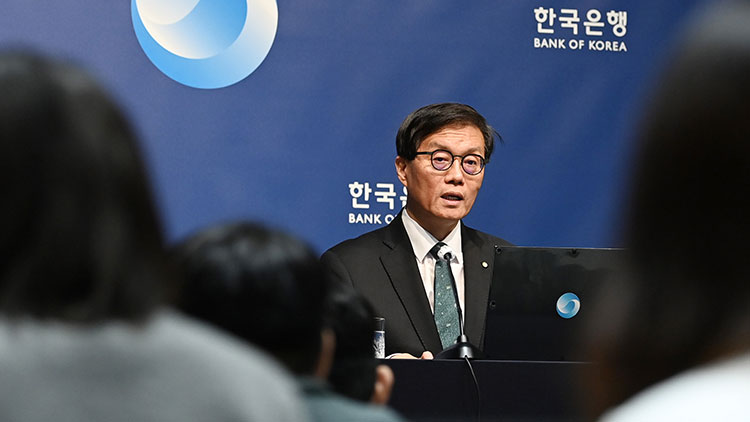 이창용 한국은행 총재가 28일 서울 중구 한국은행에서 열린 금융통화위원회를 마친 후 기자간담회를 하고 있다. /사진공동취재단