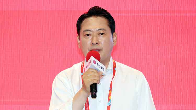 국민의힘 장동혁 대표가 29일 인천국제공항공사 항공교육원에서 열린 2025 국민의힘 국회의원 연찬회에서 마무리 발언을 하고 있다. /연합뉴스