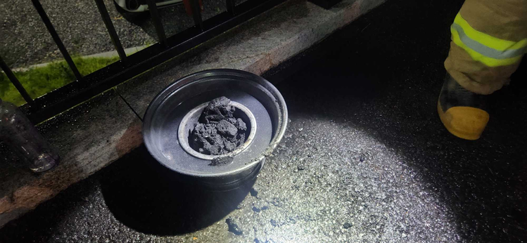 화재 현장에서 발견된 잔해 / 제공: 강원특별자치도 소방본부