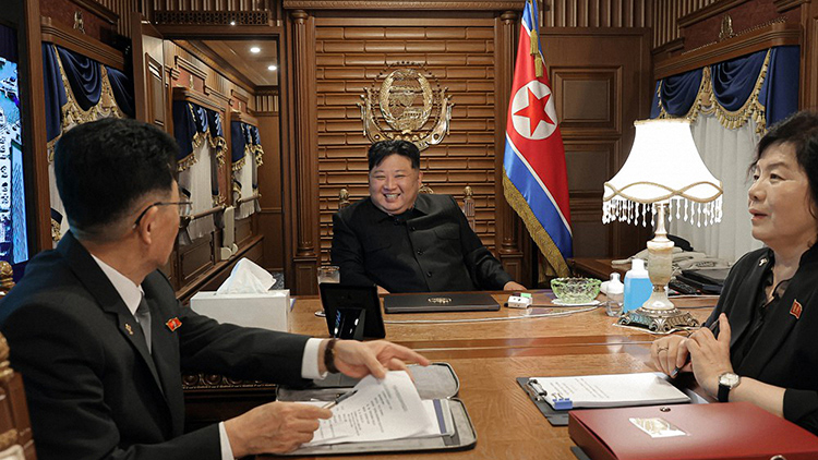 김정은 북한 국무위원장이 중국 전승절 80주년 기념행사에 참석하기 위해 1일 전용열차로 출발했다고 조선중앙통신이 2일 전했다. /연합뉴스