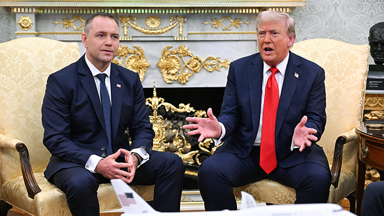 2025년 9월 3일 도널드 J. 트럼프 미국 대통령(오른쪽)과 카롤 나브로츠키 폴란드 대통령(왼쪽)이 미국 워싱턴 D.C. 백악관에서 회담에 참석하고 있다. /AP=연합뉴스 