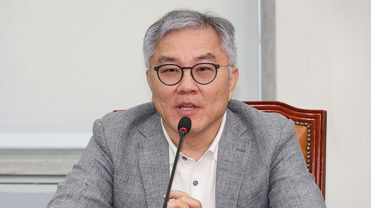 더불어민주당 최강욱 교육연수원장 /연합뉴스