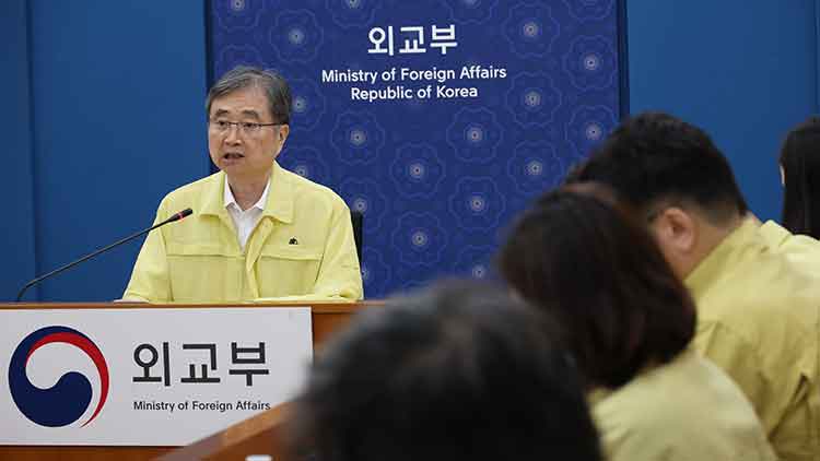 조현 외교부 장관이 6일 정부서울청사에서 열린 재외국민보호대책본부-공관 합동대책회의에서 발언을 하고 있다. /연합뉴스