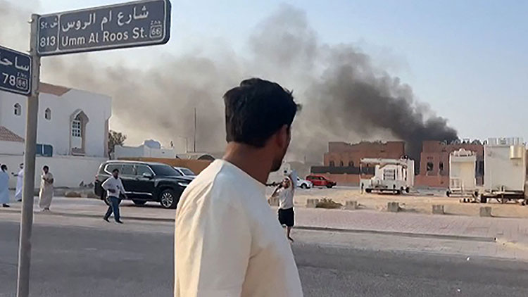 현지시간 9일, 카타르 도하에서 이스라엘의 공격으로 연기가 피어오르는 모습 /AFP=연합뉴스