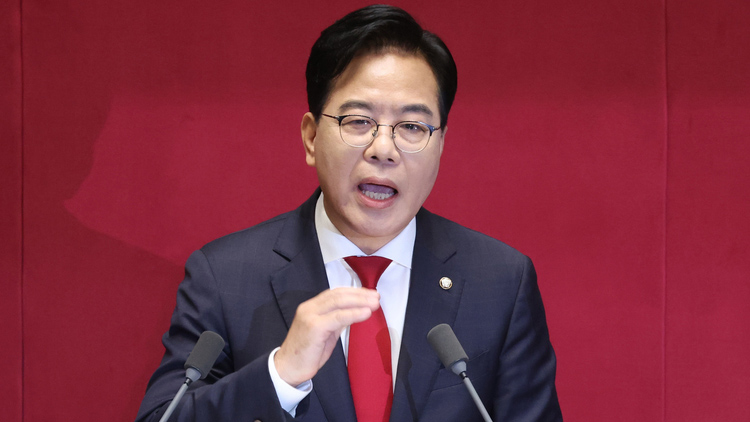 국민의힘 송언석 원내대표가 10일 서울 여의도 국회에서 열린 본회의에서 교섭단체 대표 연설을 하고 있다.  /연합뉴스 