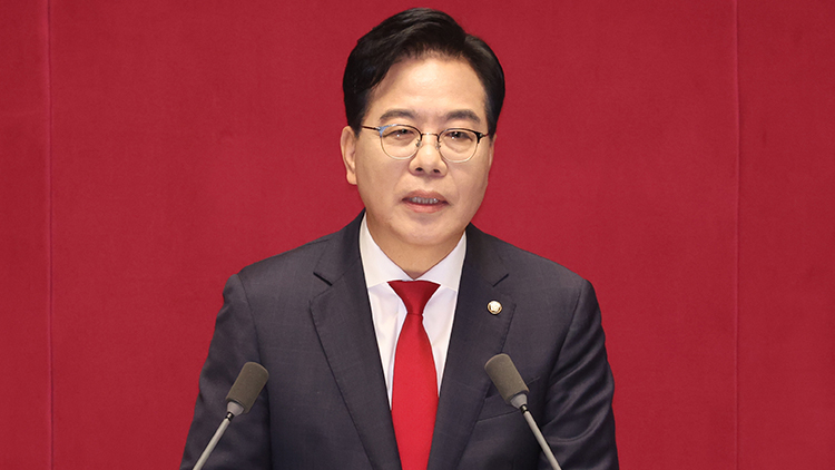 국민의힘 송언석 원내대표가 10일 서울 여의도 국회에서 열린 본회의에서 교섭단체 대표 연설을 하고 있다. /연합뉴스 