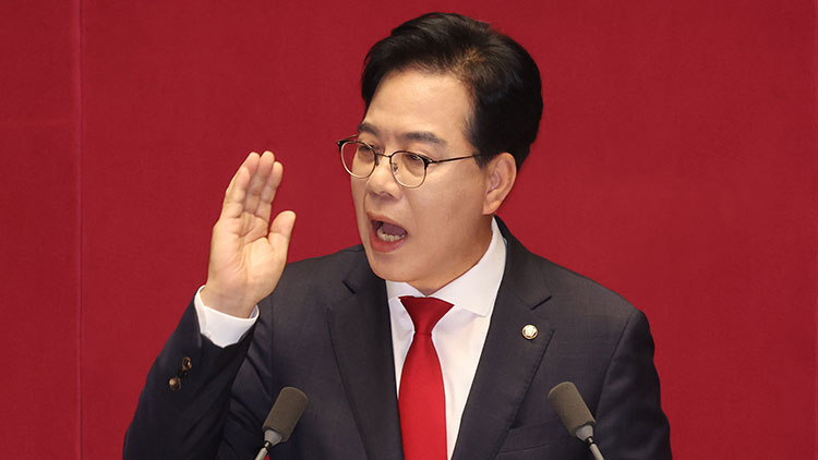 국민의힘 송언석 원내대표가 10일 서울 여의도 국회에서 열린 본회의에서 교섭단체 대표 연설을 하고 있다. /연합뉴스