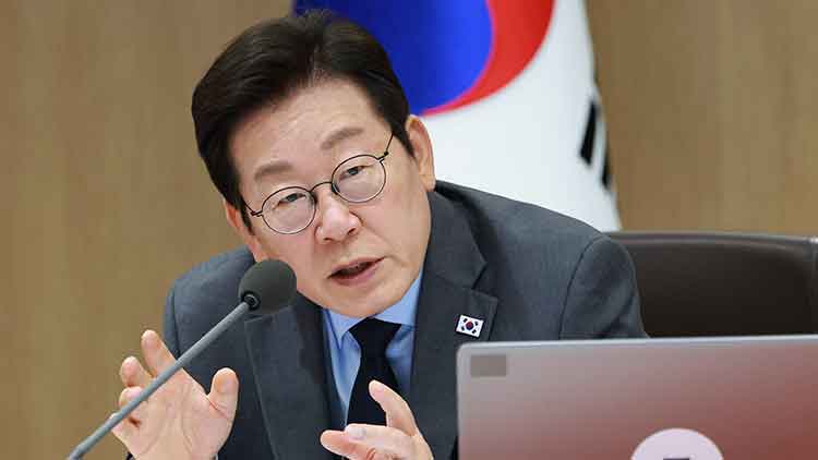 이재명 대통령이 지난 9일 서울 용산 대통령실에서 열린 국무회의에서 민생경제 회복·안정 대책 토론을 하고 있다. /대통령실통신사진기자단