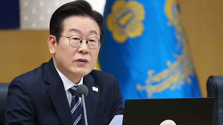 이재명 대통령이 16일 정부세종청사에서 제42회 국무회의를 주재하고 있다. /연합뉴스