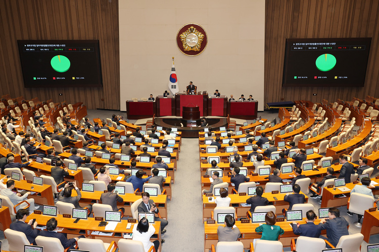 26일 서울 여의도 국회 본회의에서 정부조직법 일부개정법률안에 대한 수정안이 통과되고 있다.  /연합뉴스 
